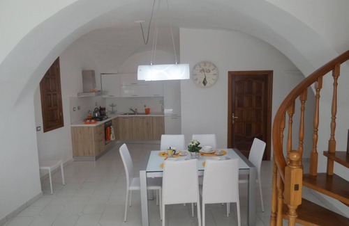 Cipressa Apartment | Large accommodation with three rooms and garden with sea view