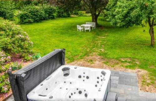 Henne House | Large Activity House With Free Waterpark And Bowling,