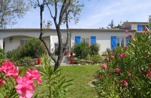 Carcassonne Villa | Large air-conditioned villa in mature garden, swimming pool