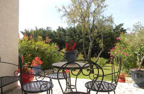 Carcassonne Villa | Large air-conditioned villa in mature garden, swimming pool