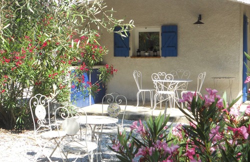 Carcassonne Villa | Large air-conditioned villa in mature garden, swimming pool