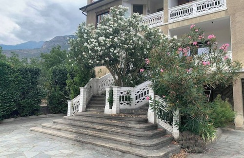 Bussoleno Apartment | Large air-conditioned apartment with private courtyard