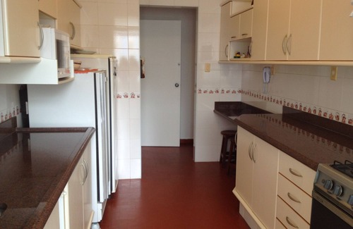 Pitangueiras Apartment | Large and bright apartment. Accommodates families. In front of the beach