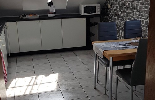 Tarforst House | Large apartment 3 rooms/kitchen/bathroom/G-WC, balcony with private access