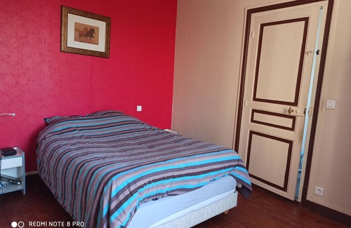 Bois-le-Roi Apartment | Large apartment in small condominium