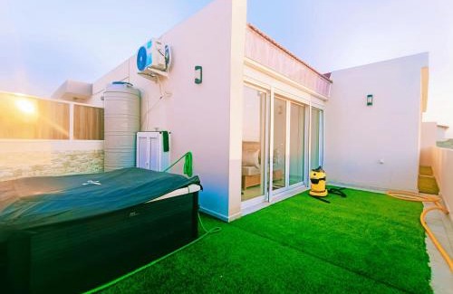 Bordj el Kiffan Apartment | Large Apartment, Sea View, Jacuzzi & Family Games
