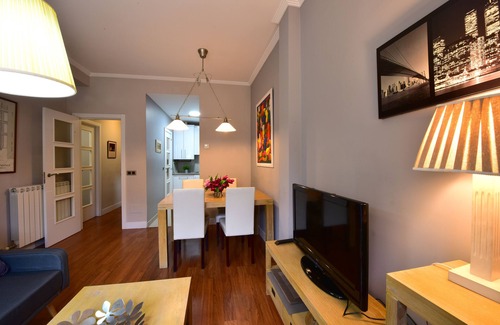 Centro Apartment | LARGE APARTMENT. VERY CENTRAL. AIR CONDITIONING FREE WIFI. GARAGE OPTION