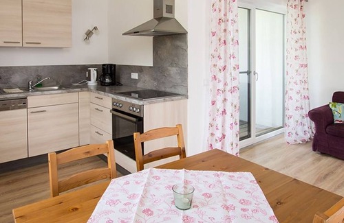 Zell Am Moos Apartment | Large apartment with lake view - family holiday Stabauer (4 flowers)