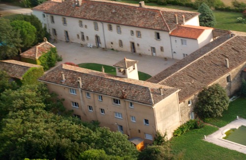 Airoux Apartment | Large apartments, 4 bedrooms, 10 to 14 people, swimming pool, tennis, park .