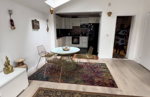 Beddington North House | Large Beautiful 5 BED Home in LONDON