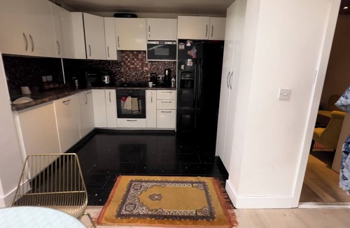 Beddington North House | Large Beautiful 5 BED Home in LONDON