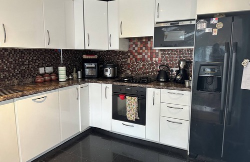 Beddington North House | Large Beautiful 5 BED Home in LONDON