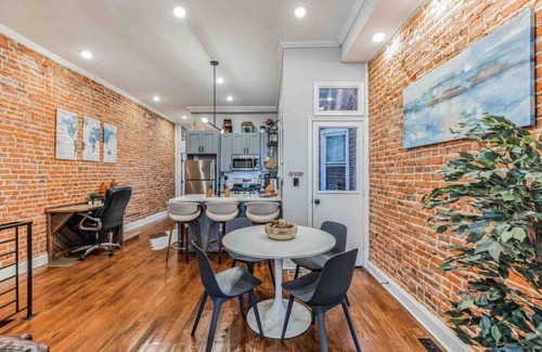 North Philadelphia West Apartment | Large Bi-Level 3/2 w/Patio | 10 min to DT