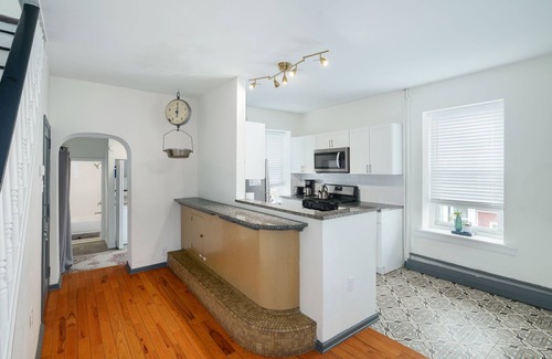 Roxborough-Manayunk Apartment | Large Bi-Level in Manayunk – Prime Location!