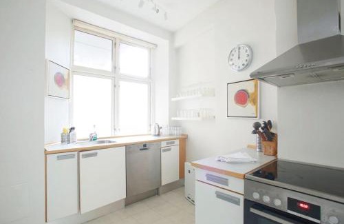 Osterbro Apartment | Large & Bright 3BR Apartment w Whirlpool Near Metro