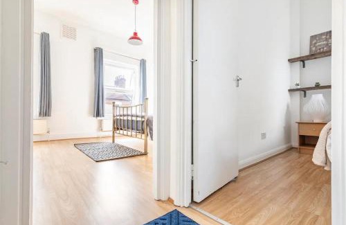 Coldharbour Apartment | Large, Bright and Spacious 3 Bed Flat in London