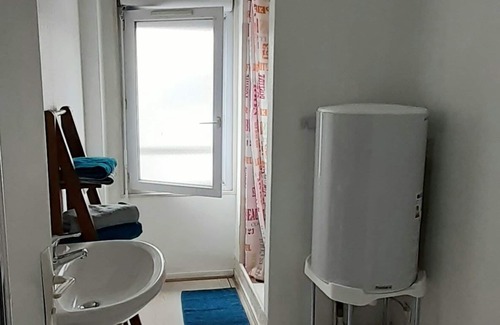 Saint-Brieuc Apartment | Large bright studio, located on the 2nd and last floor of a small condominium