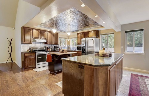 Iowa Hill House | Large Cabin near Rollins Lake & American River