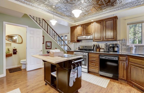 Iowa Hill House | Large Cabin near Rollins Lake & American River