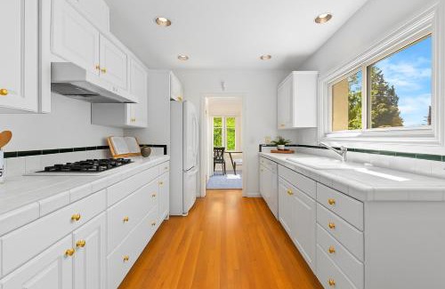 Stevens Hotel | Large Capitol Hill Home Family Retreat