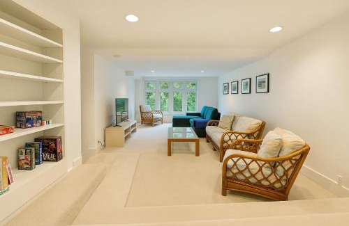 Stevens Hotel | Large Capitol Hill Home Family Retreat