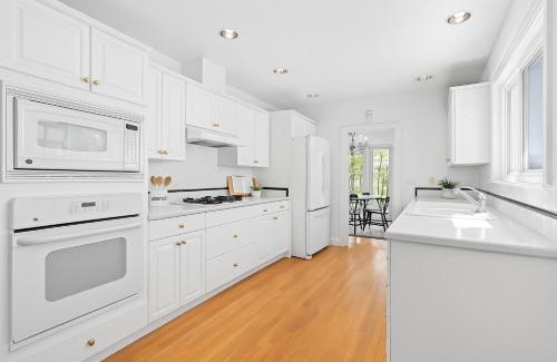 Stevens Hotel | Large Capitol Hill Home Family Retreat