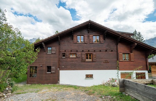 Barboleusaz Ski Chalet | Large chalet located a few minutes walk from the Place de la Barboleuse, the train station, shops an