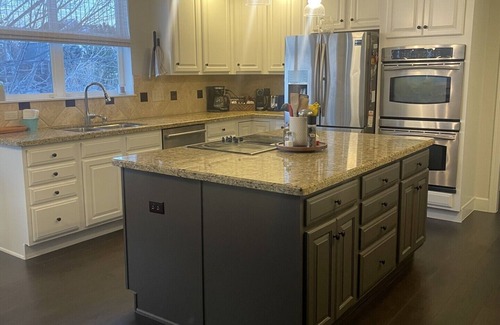 Westridge House | Large, comfortable 5-bedroom home with WiFi, AC, stocked kitchen and back yard