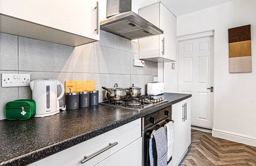 Leicester House | Large Comfortable 5 Bed House
