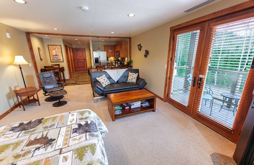 Kellogg Condo | Large Condo Full Kitchen - Ski or Bike, Mtn Views, Hot tub, Fireplace