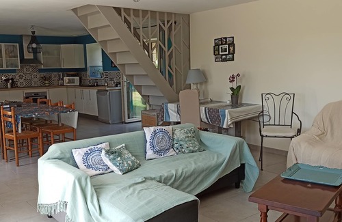Savignac-de-Miremont House | Large, cosy nest overlooking a green valley 4 bedrooms 3 shower rooms