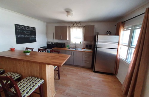 Wasaga Beach Cottage | Large Cottage, 2 min Walk to Beach, BCC #1