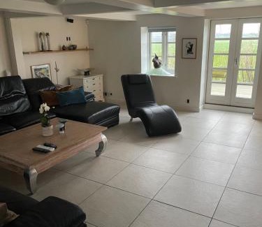 Slagelse Apartment | Large cozy living room with bedroom, bathroom