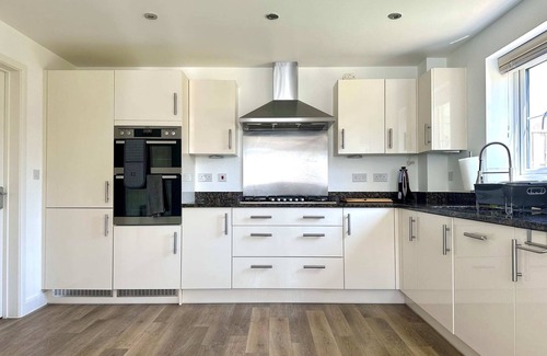 Bicester House | Large Detached 5 bedroom House in Bicester