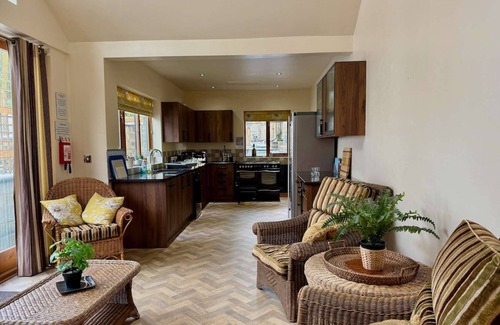 Newton Grange House | Large, Dog-friendly, Seven-bedroom Farmhouse with hot tub