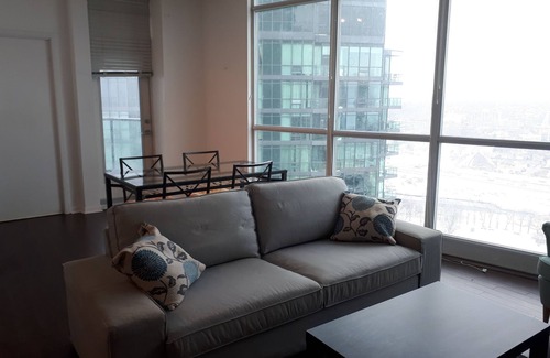Bathurst Quay Condo | Large Downtown 1 Bdrm condo high rise with city and lake view