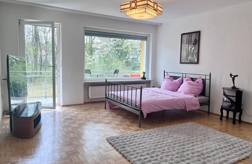 Munchen District Villa | Large dream house in noble suburb of Munich, 15min. City centre, 12min. lake