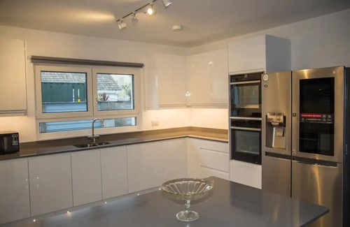 Wadebridge House | Large Eco House 4 mins to beach
