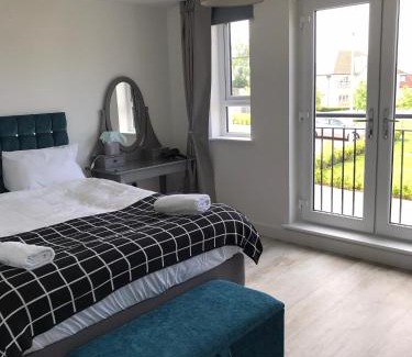 Liberton Bed & Breakfast | large en suite bedroom with one double bed No breakfast provided