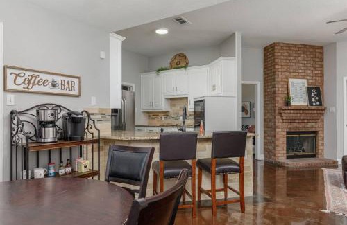 Keller House | Large Executive Family Home with Pool near DFW Airport