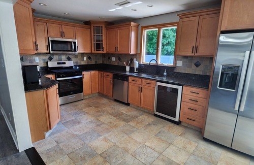 Town Bank House | Large Family Fun, 6BR/3 Bath, POOL, HOTTUB, Fenced Yard