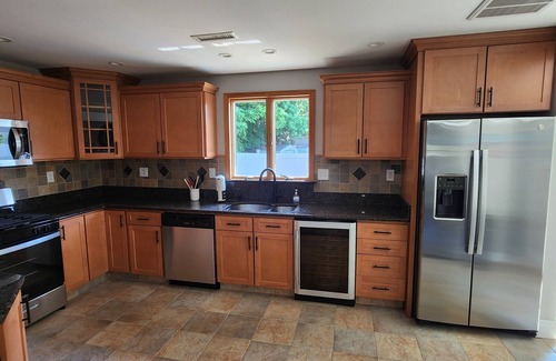 Town Bank House | Large Family Fun, 6BR/3 Bath, POOL, HOTTUB, Fenced Yard