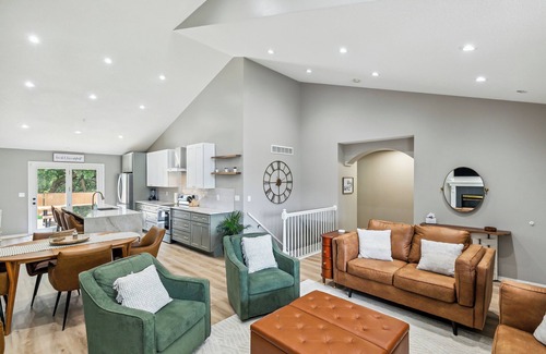 Andover House | Large Family Gathering Space: Sleeps 17! Kid Friendly Game Room, with 6 TVs!