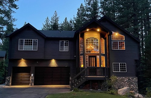 Tahoe Paradise House | Large Family Home in Quiet Wooded Setting Close to Everything