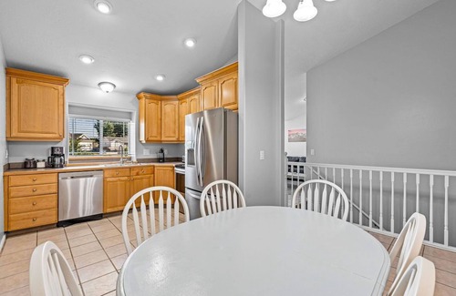 Clearfield House | Large family home close to HAFB/Lagoon water park
