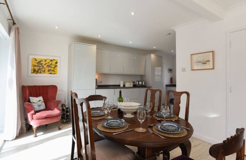 South Hayling House | Large Family Home Private Garden Beach 2 mins Walk