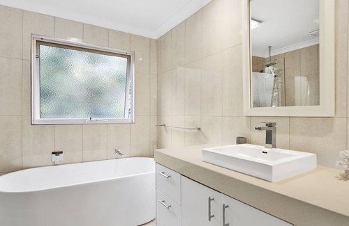 Anglesea House | Large Family Home Sum