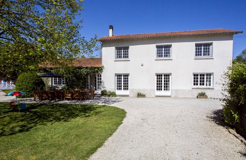 Cherigne House | Large family house with heated pool