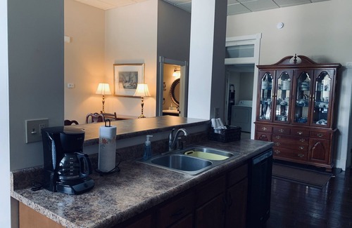 Petersburg Apartment | Large family lodging in a quaint town. Great for large groups or gatherings.