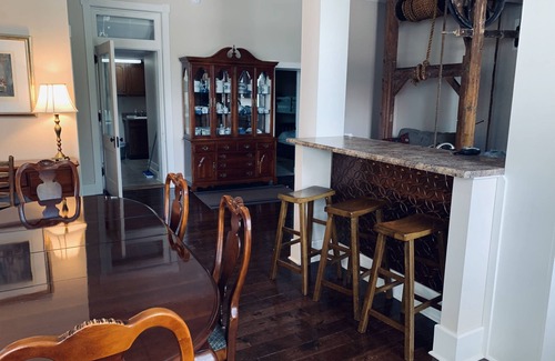 Petersburg Apartment | Large family lodging in a quaint town. Great for large groups or gatherings.